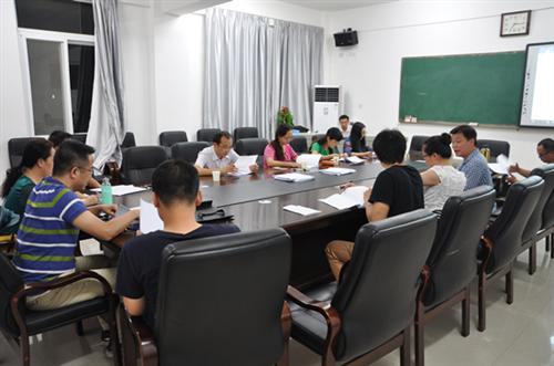 经管系答辩现场_550