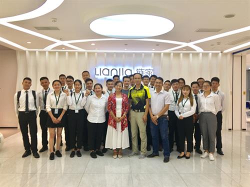 说明: C:\Users\hasee\Desktop\2018.8.24 分校陈东莲副校长率队赴深圳市企业开展校企合作考察调研\4.到访链家房产经纪有限公司.jpg